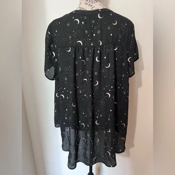 Torrid Celestial Moon & Star Print Chiffon V-Neck Blouse Black Gold Size 1 - Picture 5 of 8